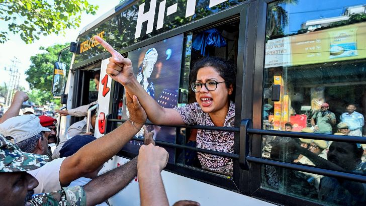 https://www.salarnews.in/public/uploads/images/newsimages/maannewsimage26072026_160415_Protest Police (1).jpg